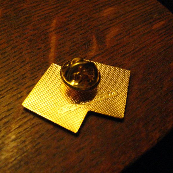 California State Lottery Vintage Lapel Pin - Picture 4 of 4